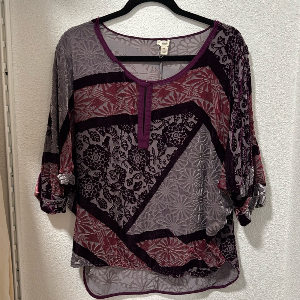 Anthropologie silk velvet purple/ violet blouse. Size small